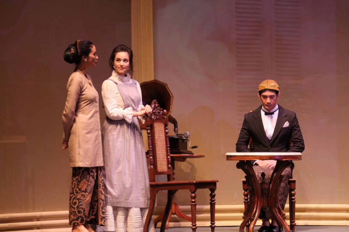 Bunga Penutup Abad: Adaptasi Teater dari Bumi Manusia