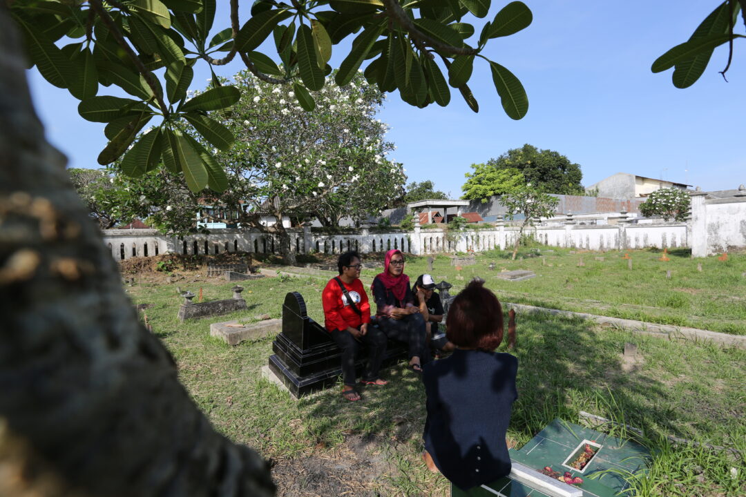 Under the Moonlight: Kisah Kehidupan dan Harapan di Balik Pagar Pesantren